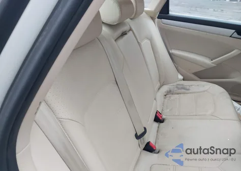 2012 Volkswagen Passat 2.5L Se z USA, uszkodzony, nr VIN 1VWBP7A33CC041468